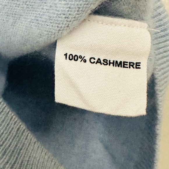 Pre- Owned in excellent condition Lingua Franca Cashmere sweater .
Size 8-10 - Picture 5 of 5